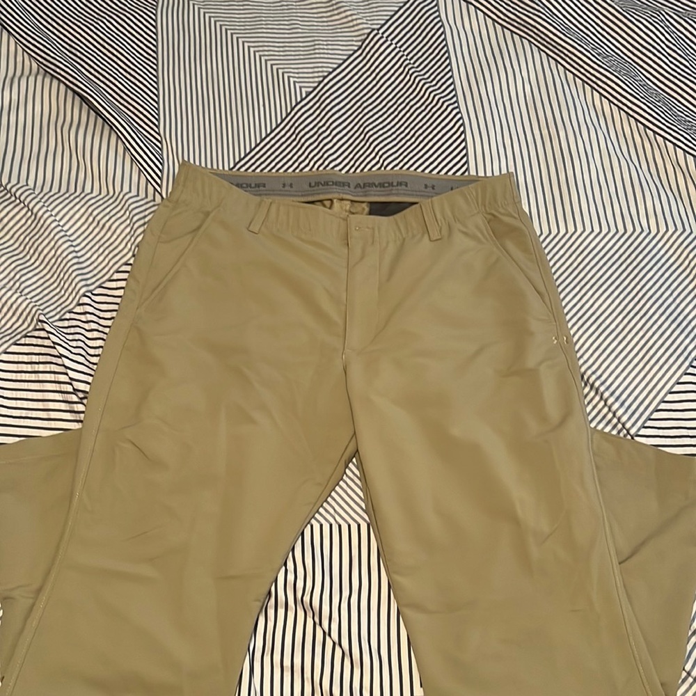 Mens Under Armour khaki pant size 38x30